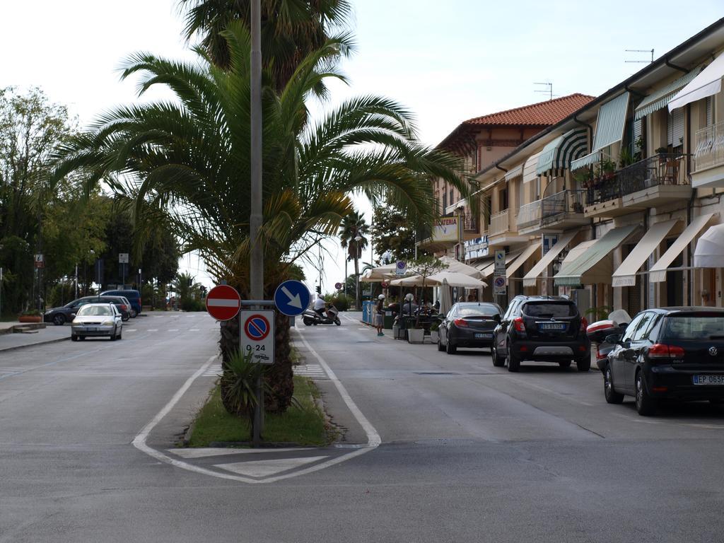 Il Pontile Holidays Apartment Marina di Pietrasanta Chambre photo